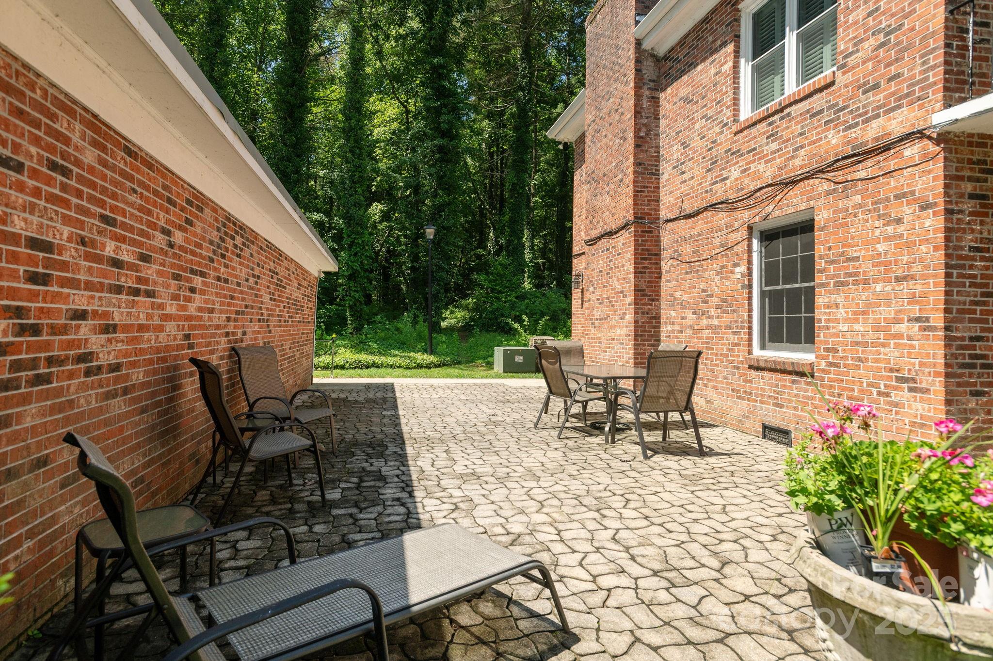 Flat Rock Manor - Residential