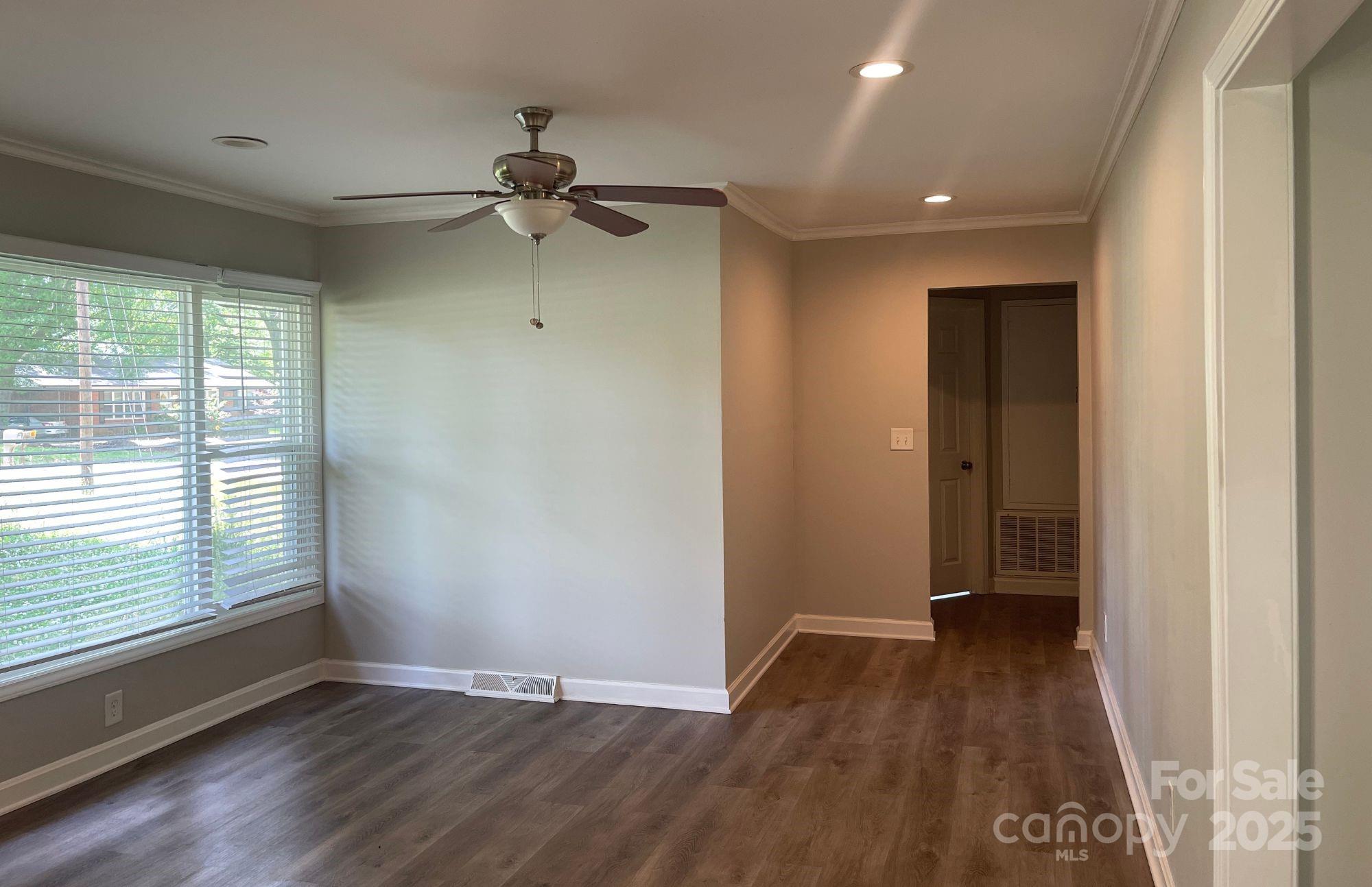2322 Hedgewood Circle
