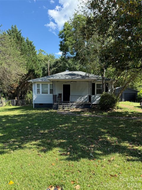 Photo of 3413 1st Avenue Circle NW, Hickory, NC 28601 (MLS # 4406129)
