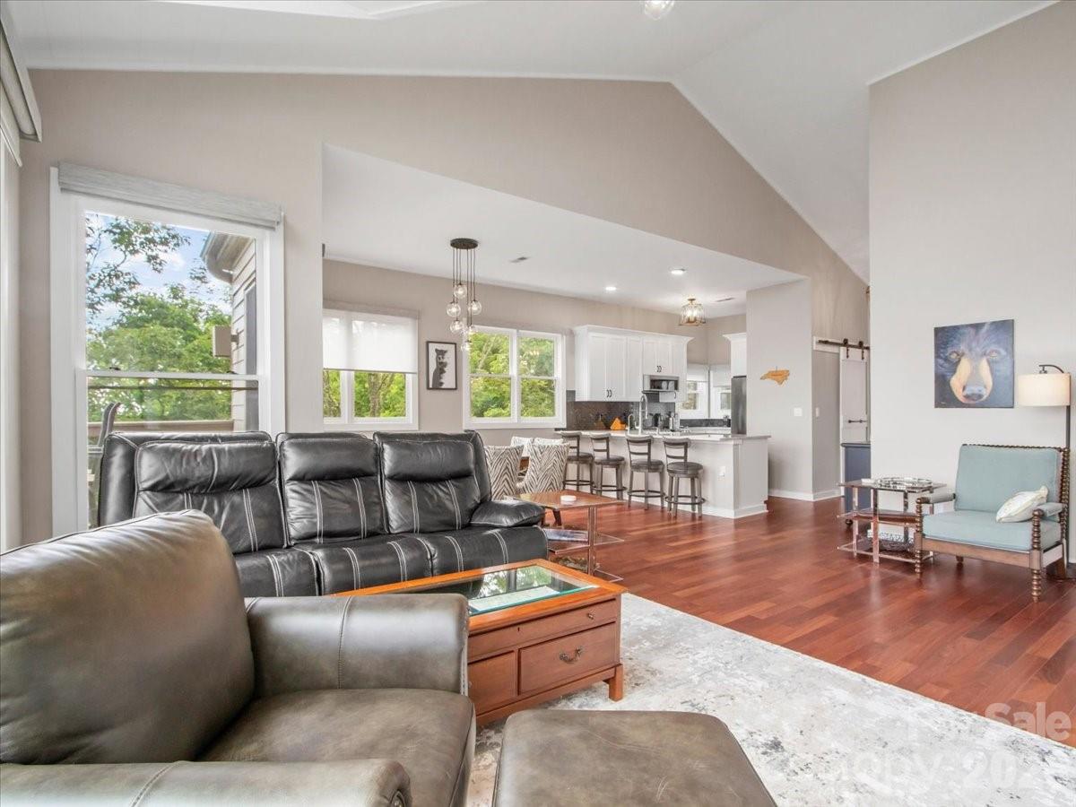 30 Club Villa Court B/2