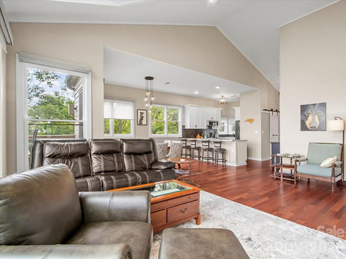 30 Club Villa Court B/2