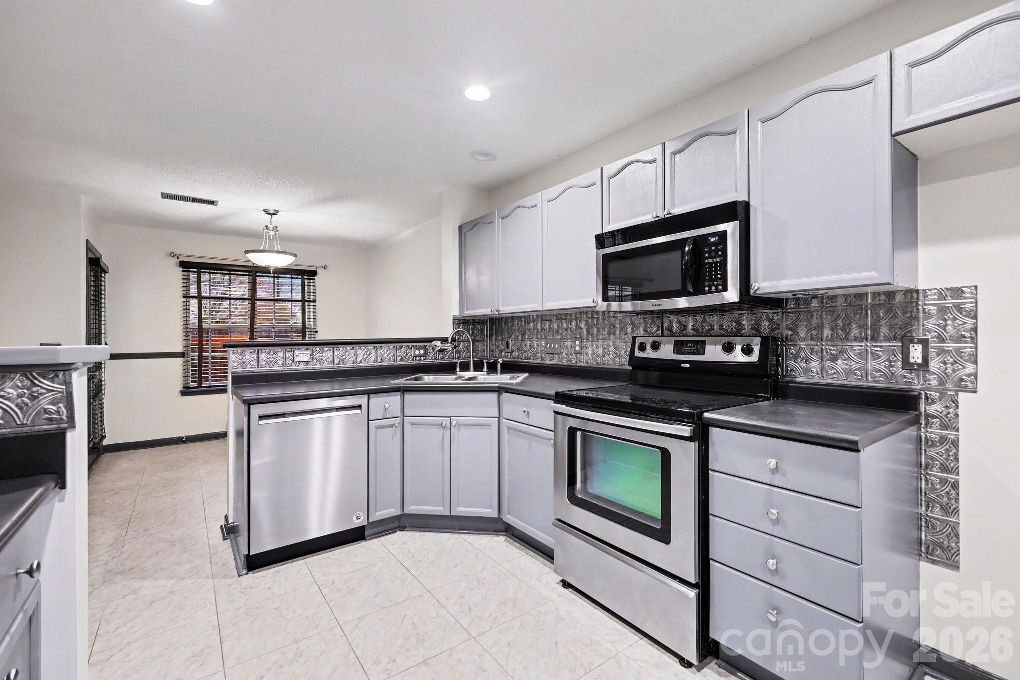 Elizabeth Townes - Residential