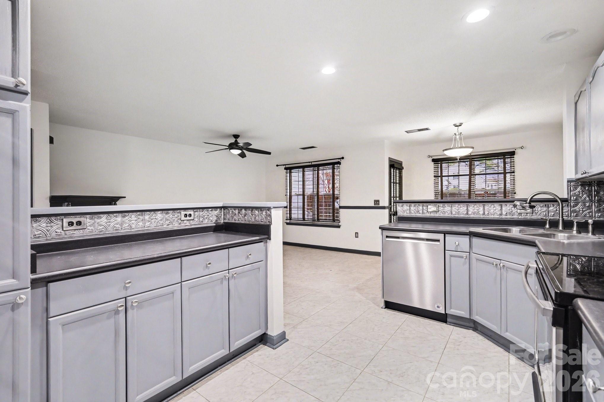 Elizabeth Townes - Residential