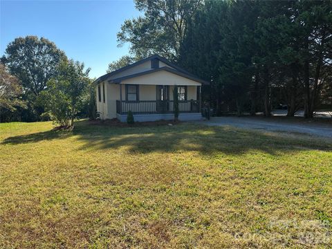 Photo of 111 Hillcrest Drive, Bessemer City, NC 28016 (MLS # 4357474)
