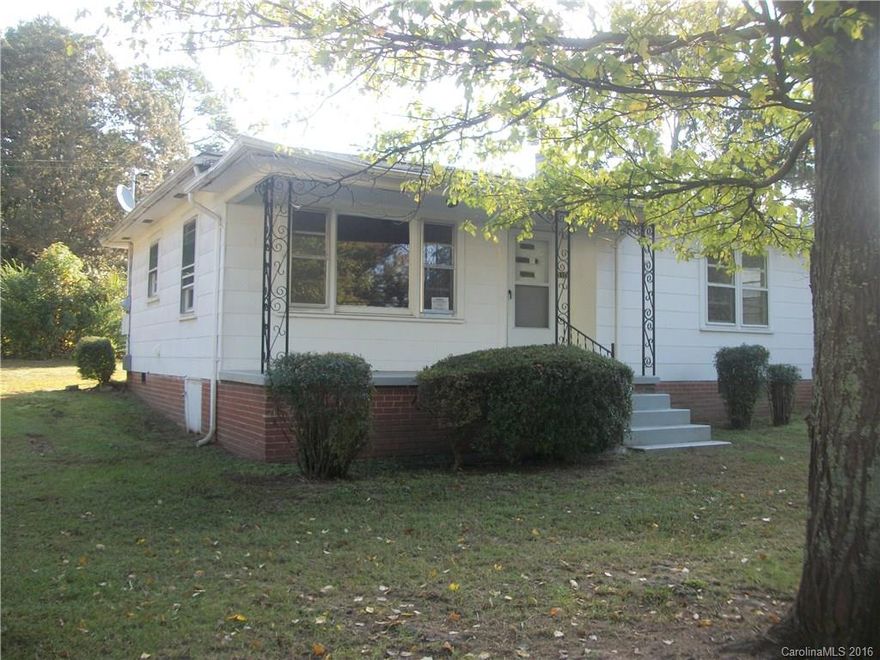 2 bedroom, 1 bath home ready for your personal touch.