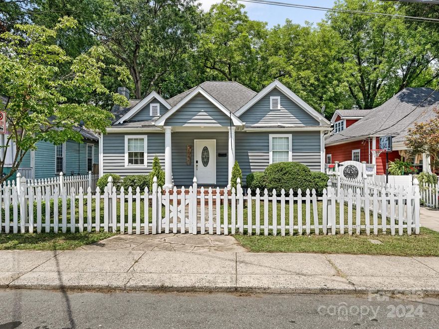 Located in the vibrant Villa Heights neighborhood, just 5 min from Uptown, this charming home, built in 1918, has great potential. The 3 bed 2 bath home offers ample space for comfortable living. The interior boasts a blend of old-world charm and contemporary convenience, with original hardwood floors & large windows that flood the space with natural light. One of the standout features of this property is its backyard, fully fenced for privacy. The backyard is perfect for entertaining, and includes a firepit. Whether hosting summer barbecues or enjoying autumn evenings on the covered porch, this outdoor space is versatile and inviting. With its prime location, and charming features, this Villa Heights home offers the perfect blend of urban convenience and suburban tranquility, making it an exceptional opportunity for you to make it your own.
