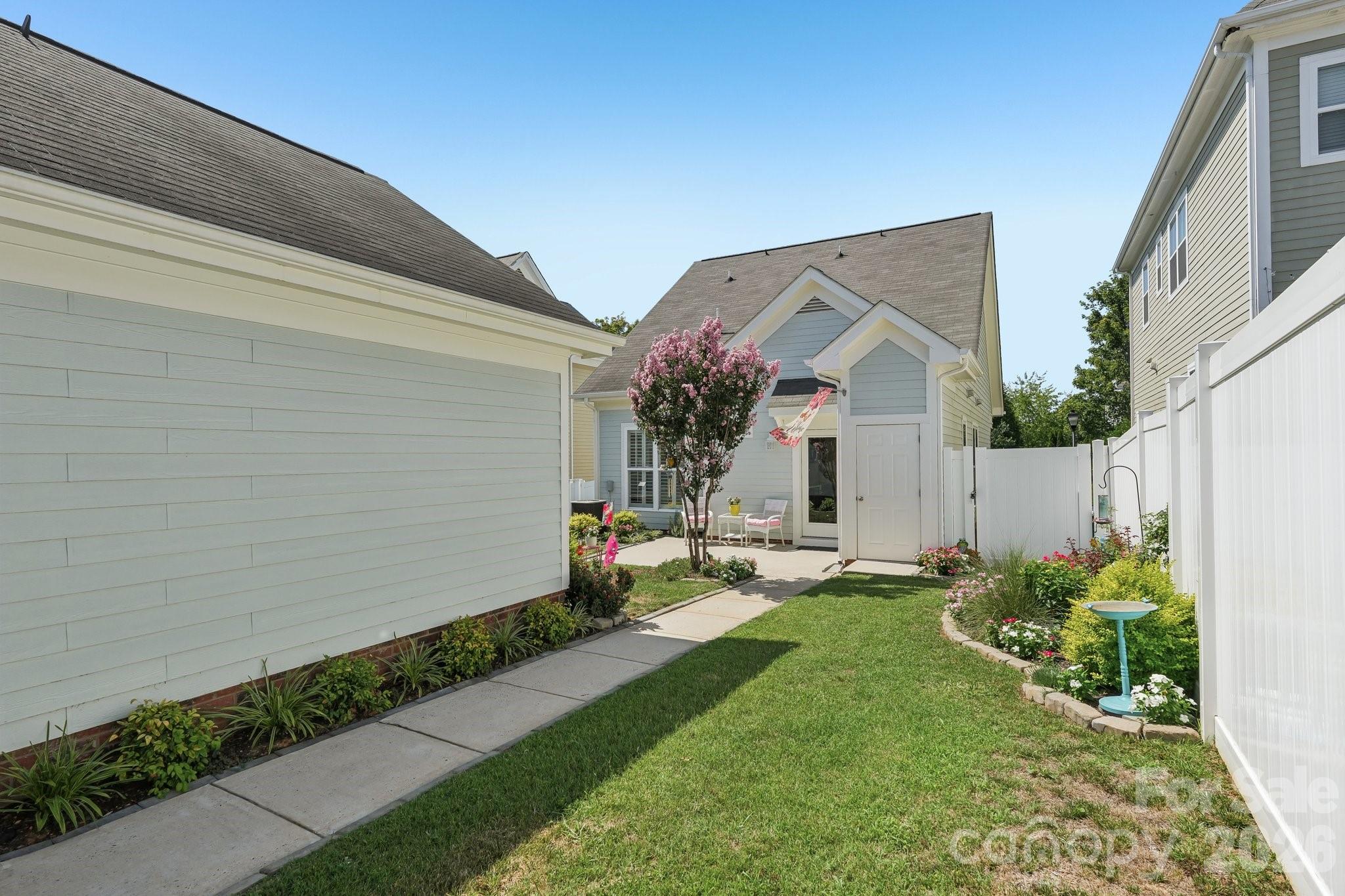16447 Leavitt Lane