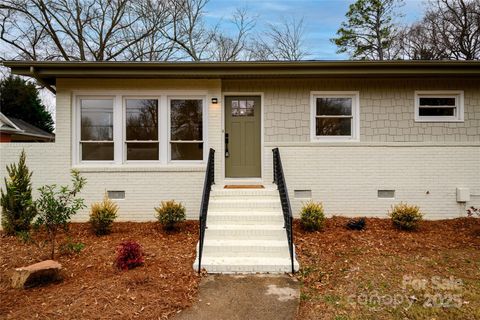 6738 Starcrest Drive Charlotte NC 28210