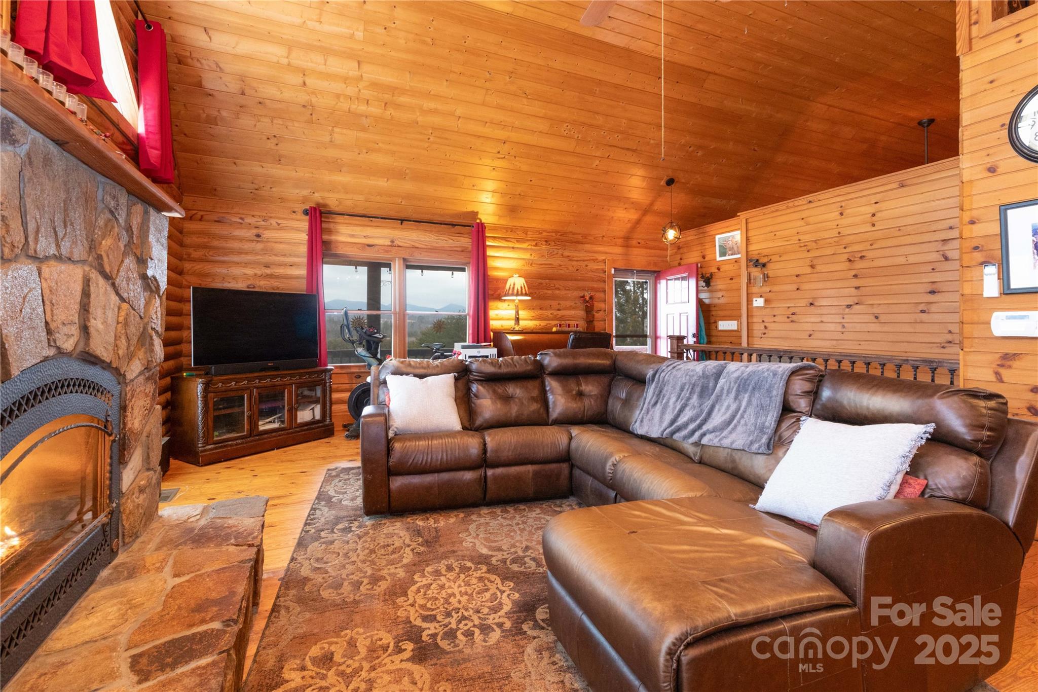 556 Emerald Parkway