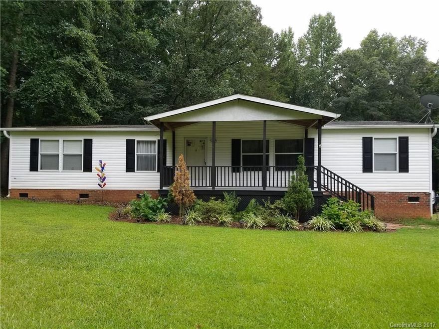 Cute and well maintained double wide with an acre and a half of land.   It has 3 bedrooms and 2 full baths.