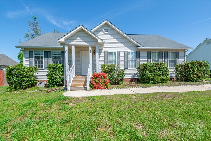 No HOA! Home has double car parking for convenience. Welcoming front porch invites you into the large vaulted ceiling family room with gas fireplace.  Large primary bedroom has trey ceilings and walk in closet and private bathroom. Primary bathroom has dual sinks and large garden tub. Refrigerator, Washer and dryer will stay with the home. Large deck in the back of the home will be ready for entertaining and relaxing for any bbq. Large flat yard for all your enjoyment.