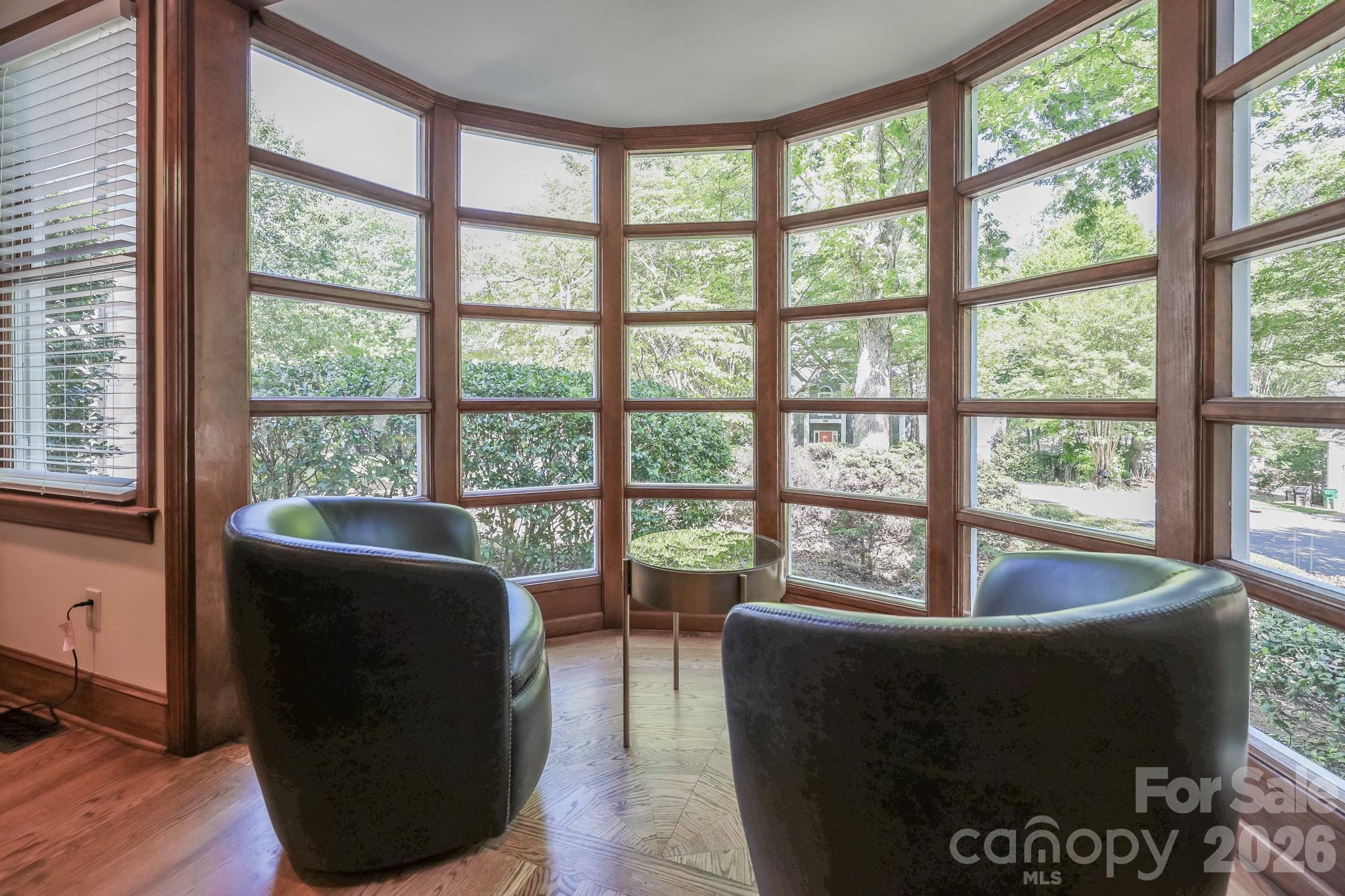 230 N Brackenbury Lane