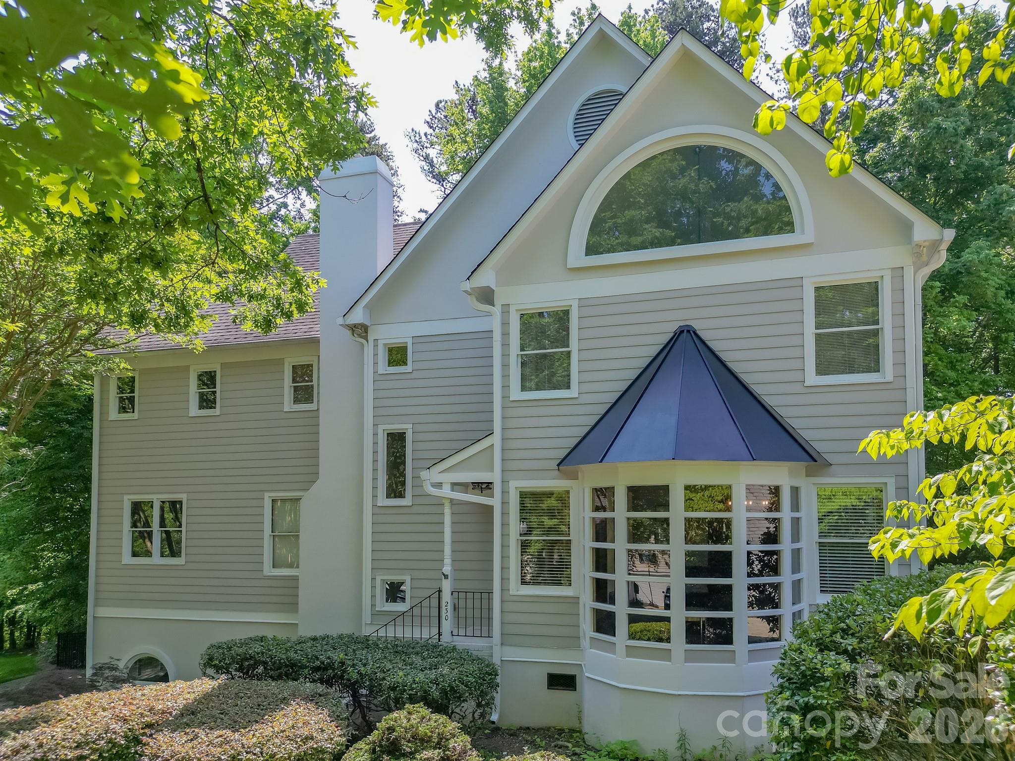 230 N Brackenbury Lane