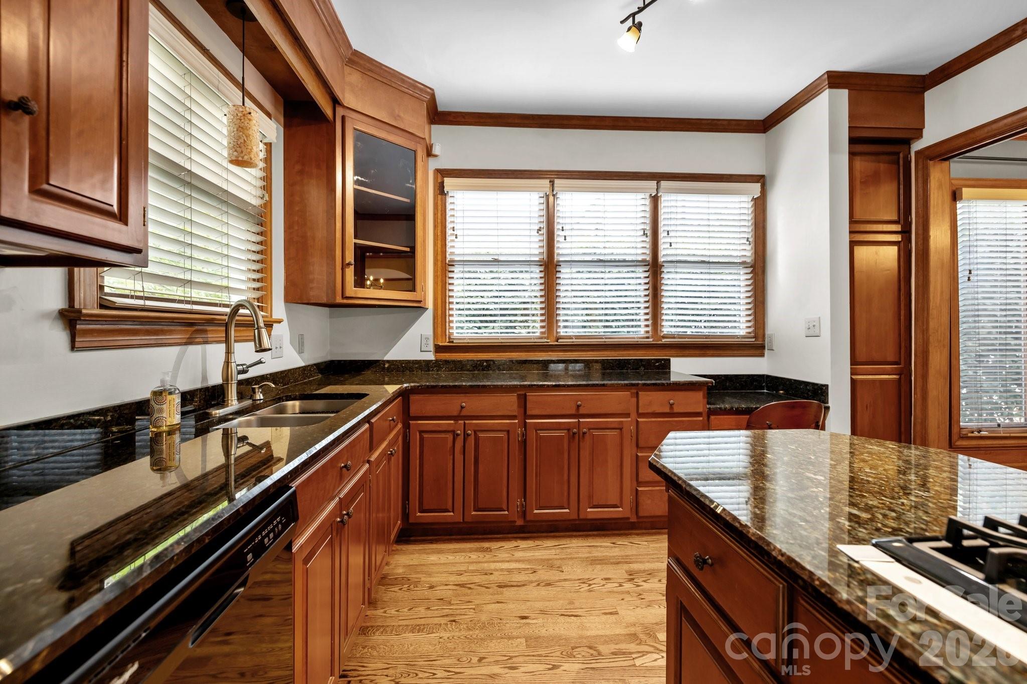 230 N Brackenbury Lane