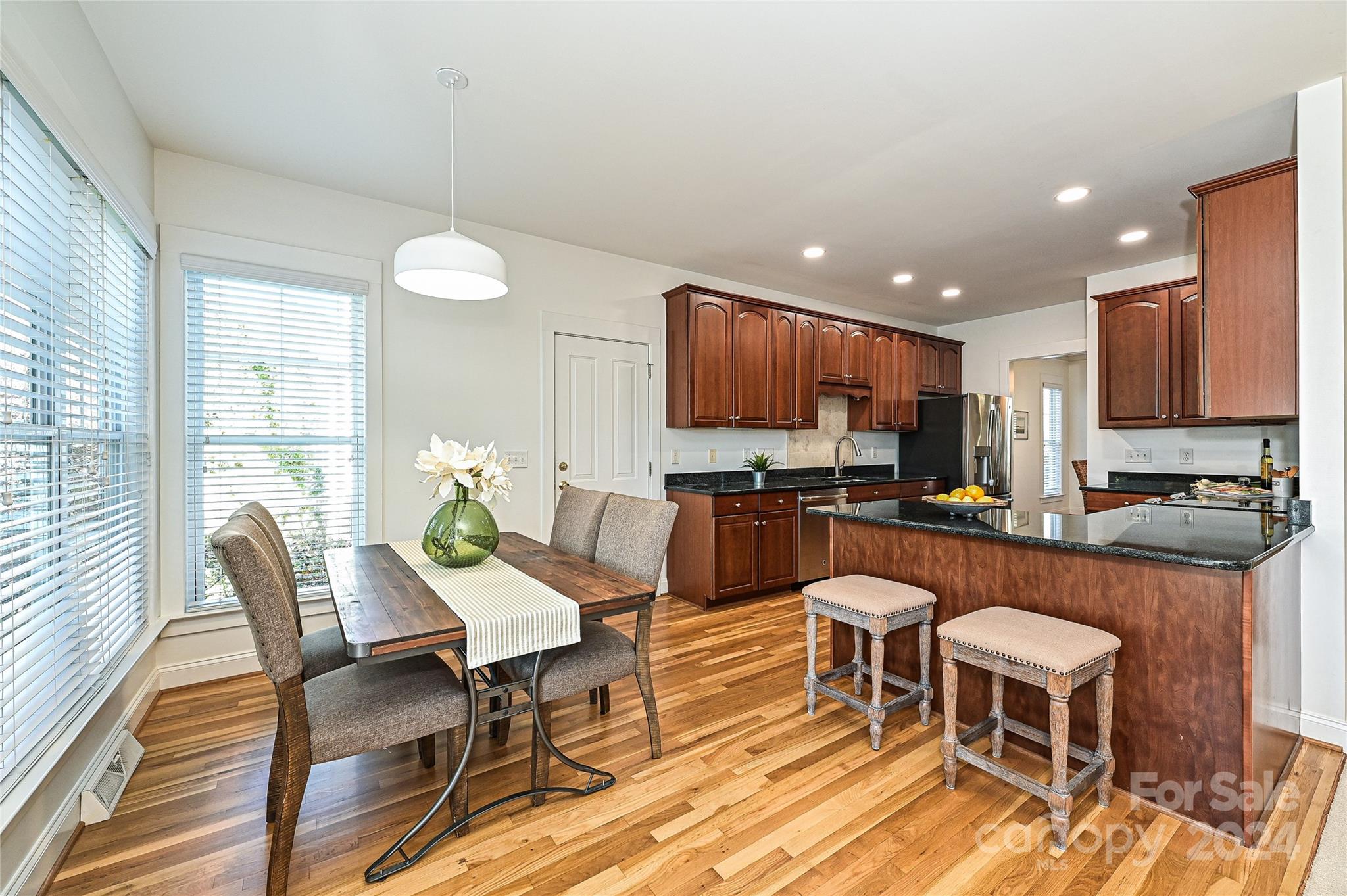 Lake Shore - Residential