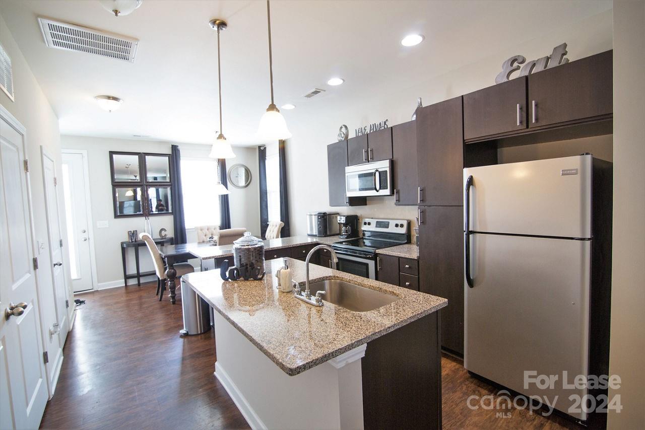 Pineville, North Carolina 28134, United States, 2 Bedrooms Bedrooms, ,3 BathroomsBathrooms,Residential,Active,61871