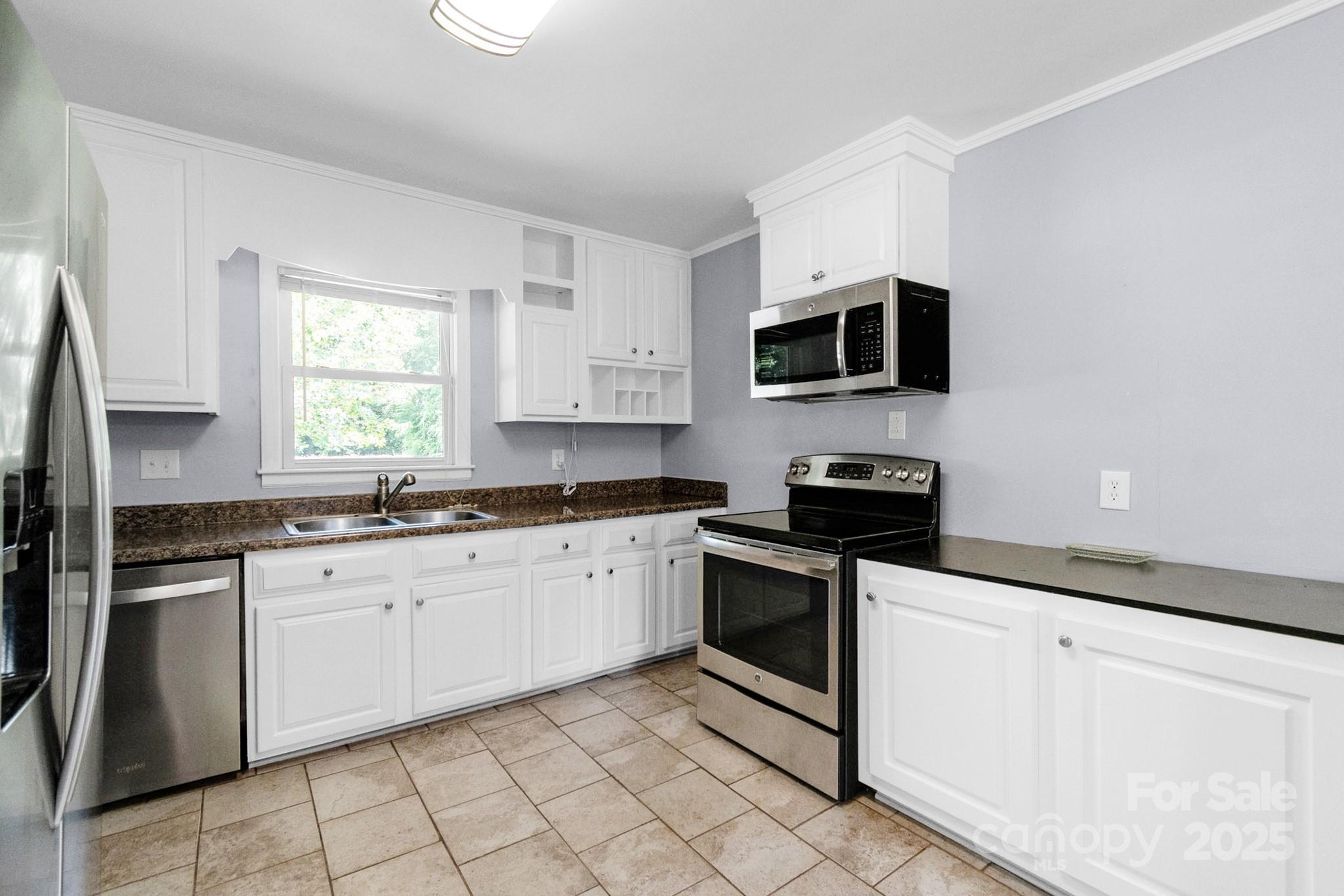 810 Lakeview Drive