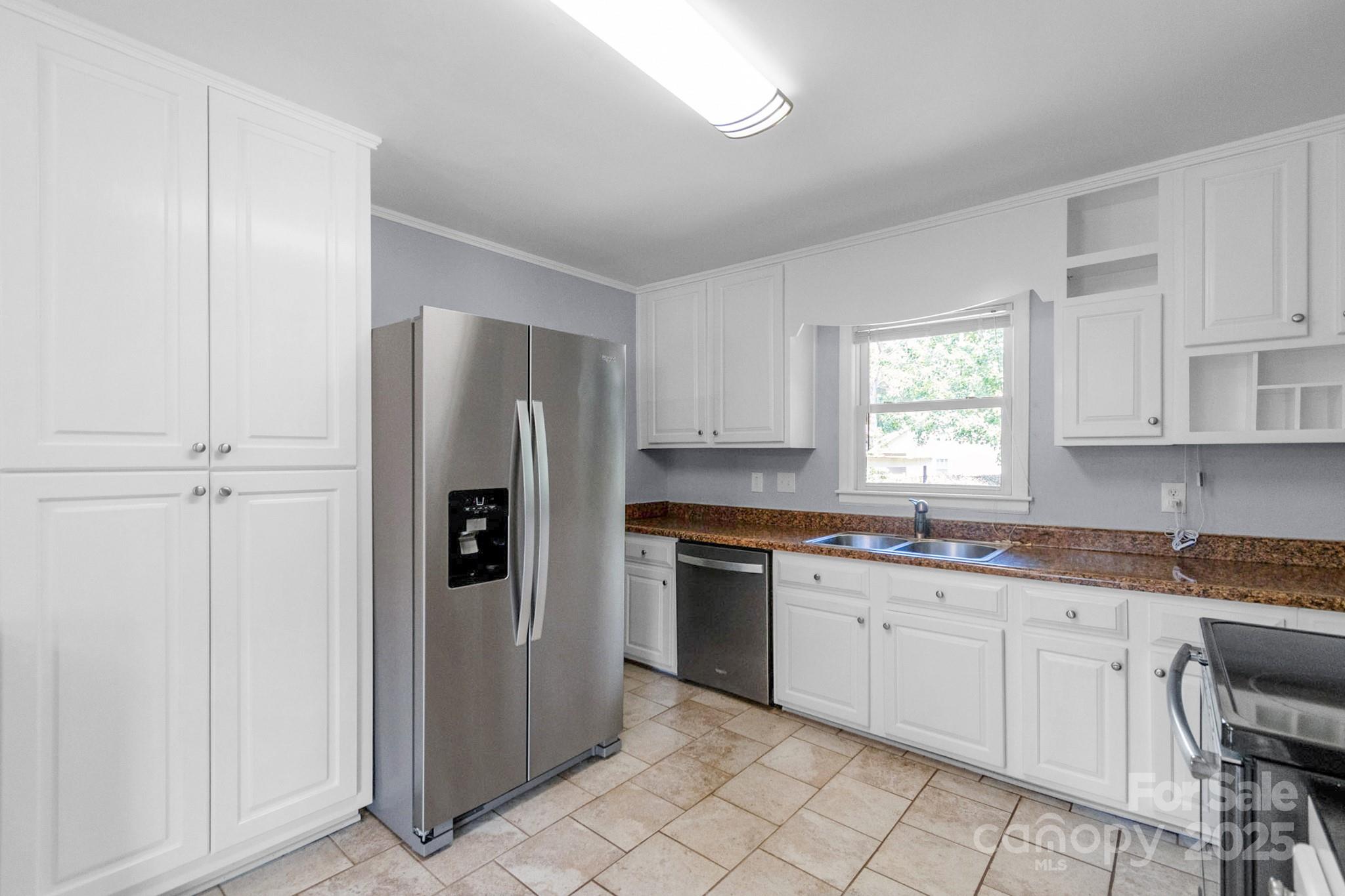 810 Lakeview Drive