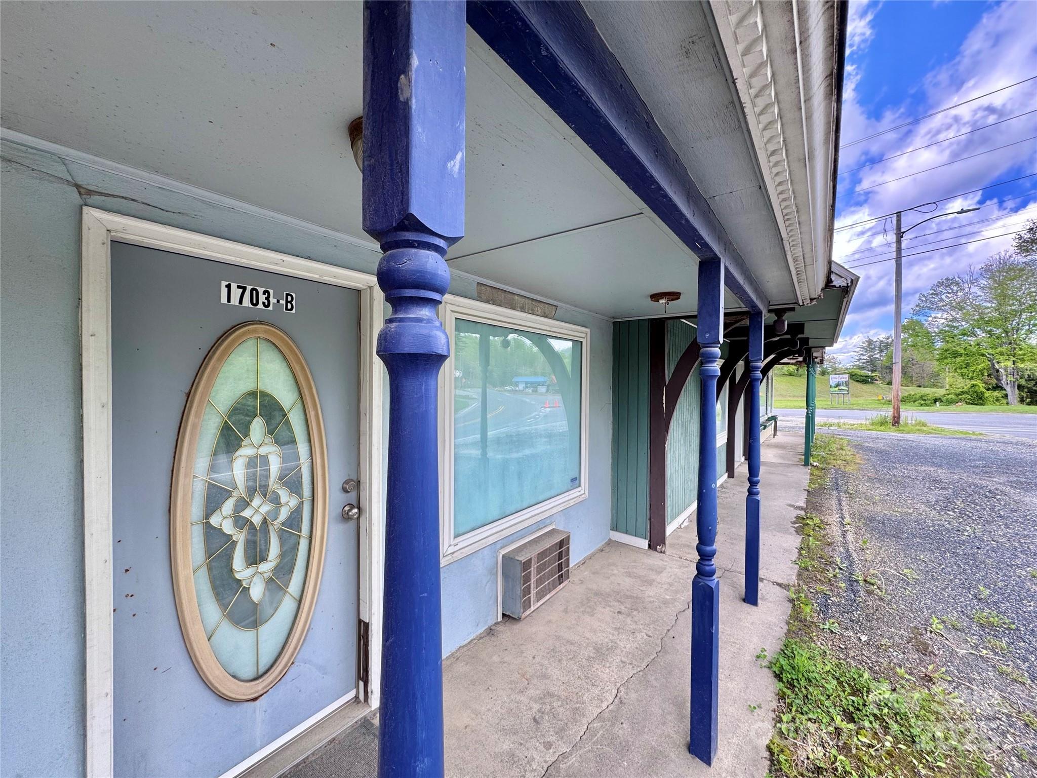 1703 Roan Road