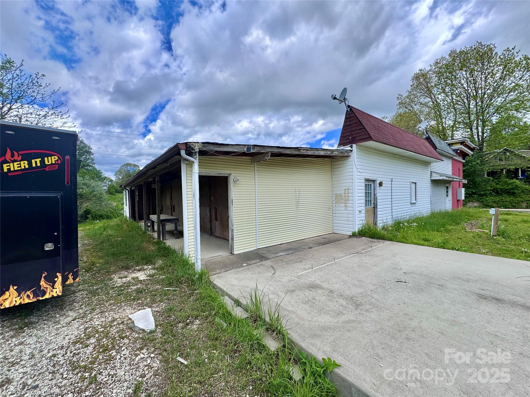 1703 Roan Road
