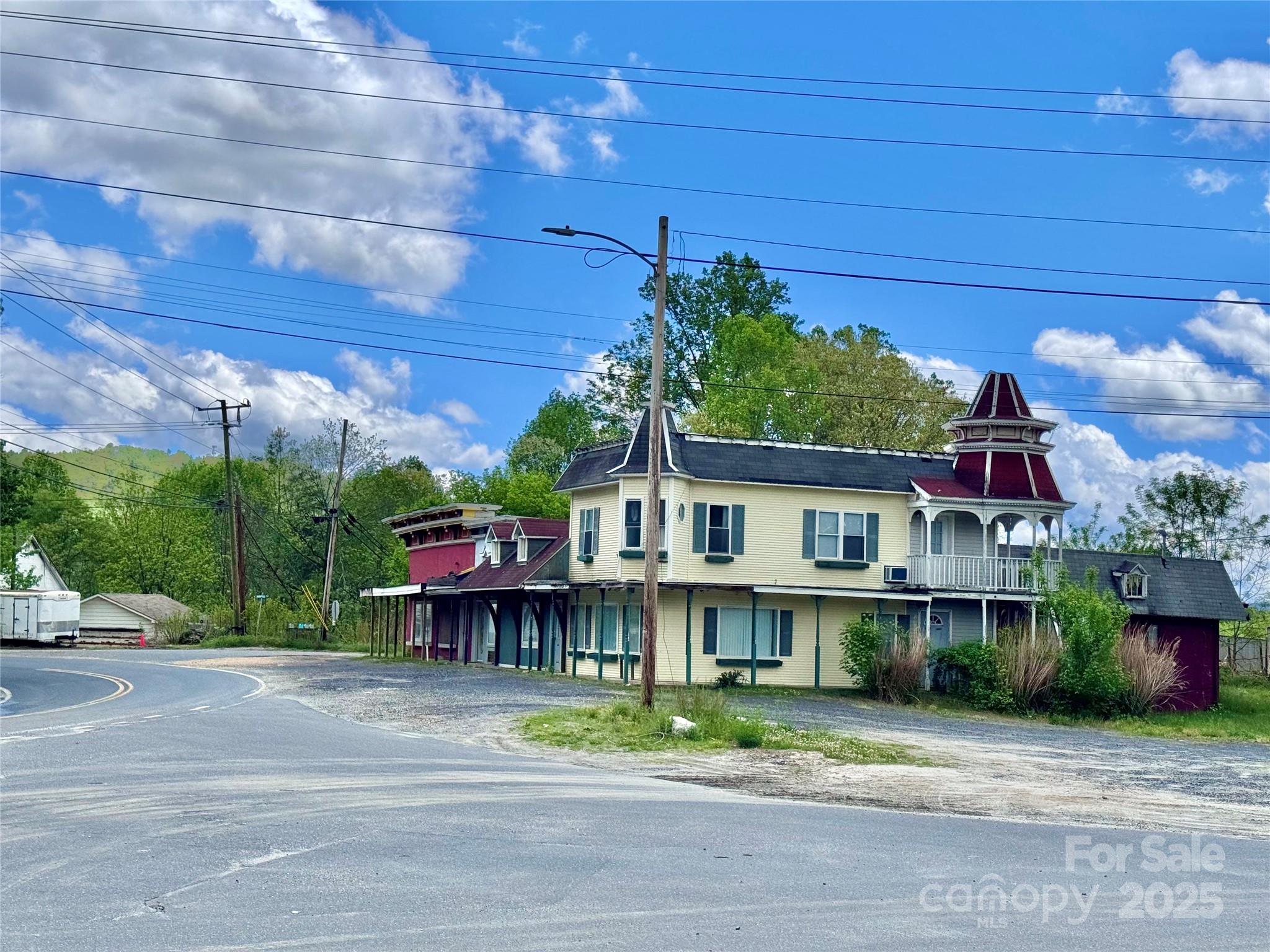 1703 Roan Road