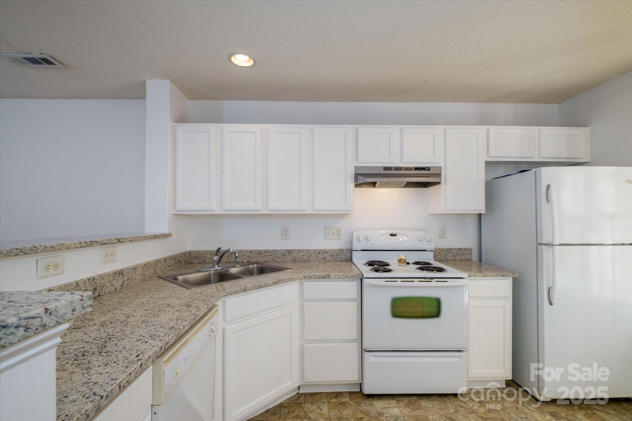 5213 Ficus Tree Lane 3003