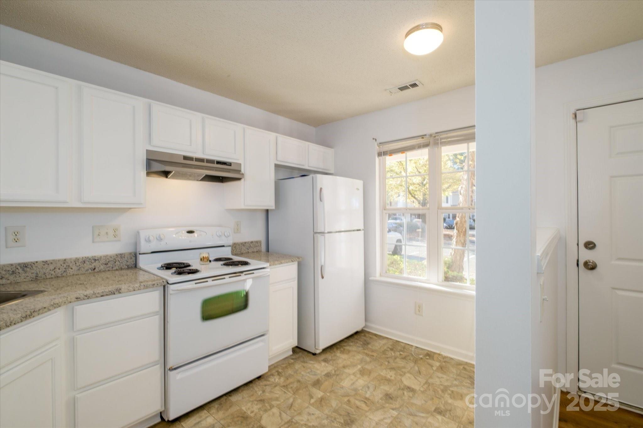 5213 Ficus Tree Lane 3003