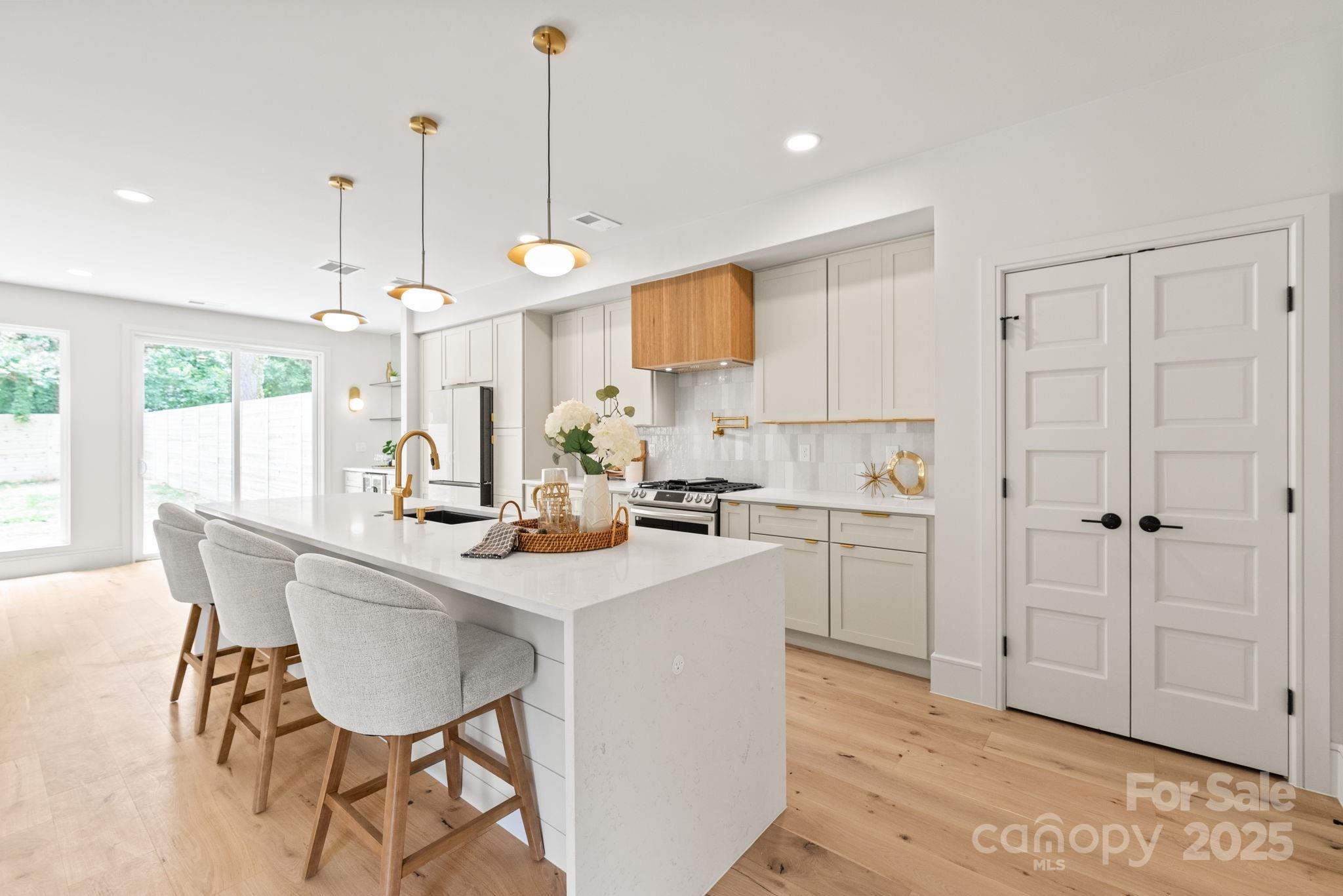 2729 Cowles Road