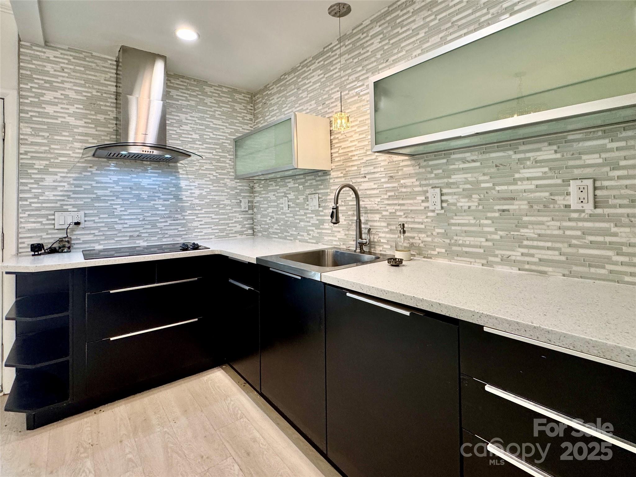 424 W 8th Street