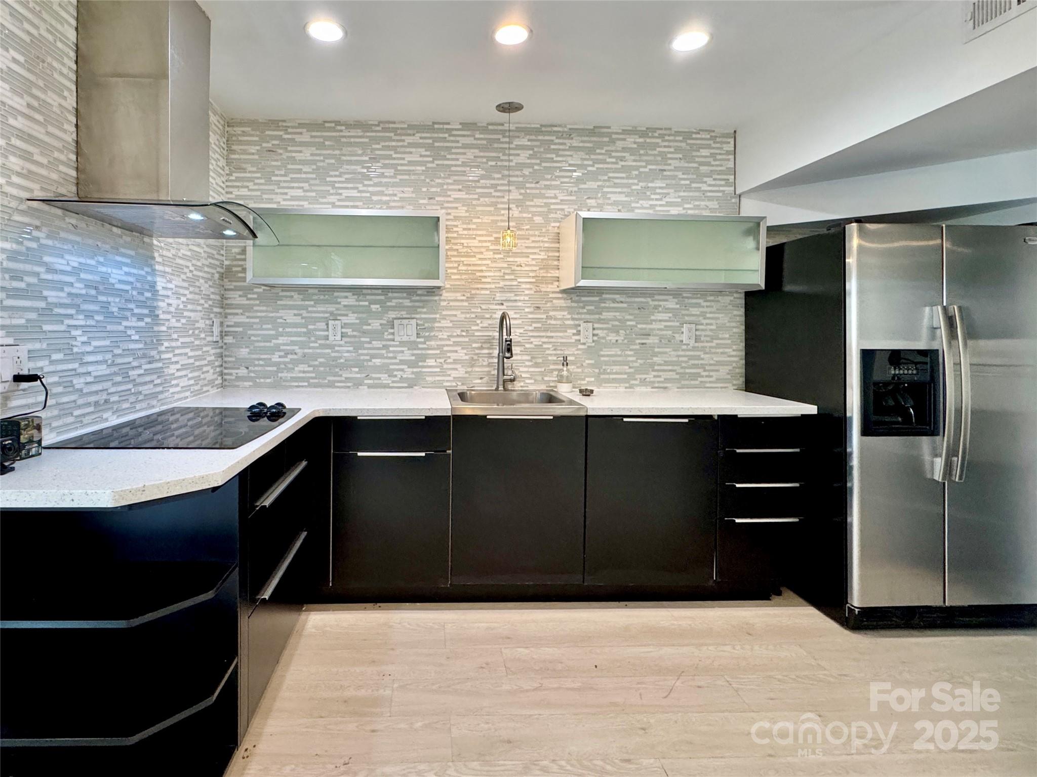 424 W 8th Street