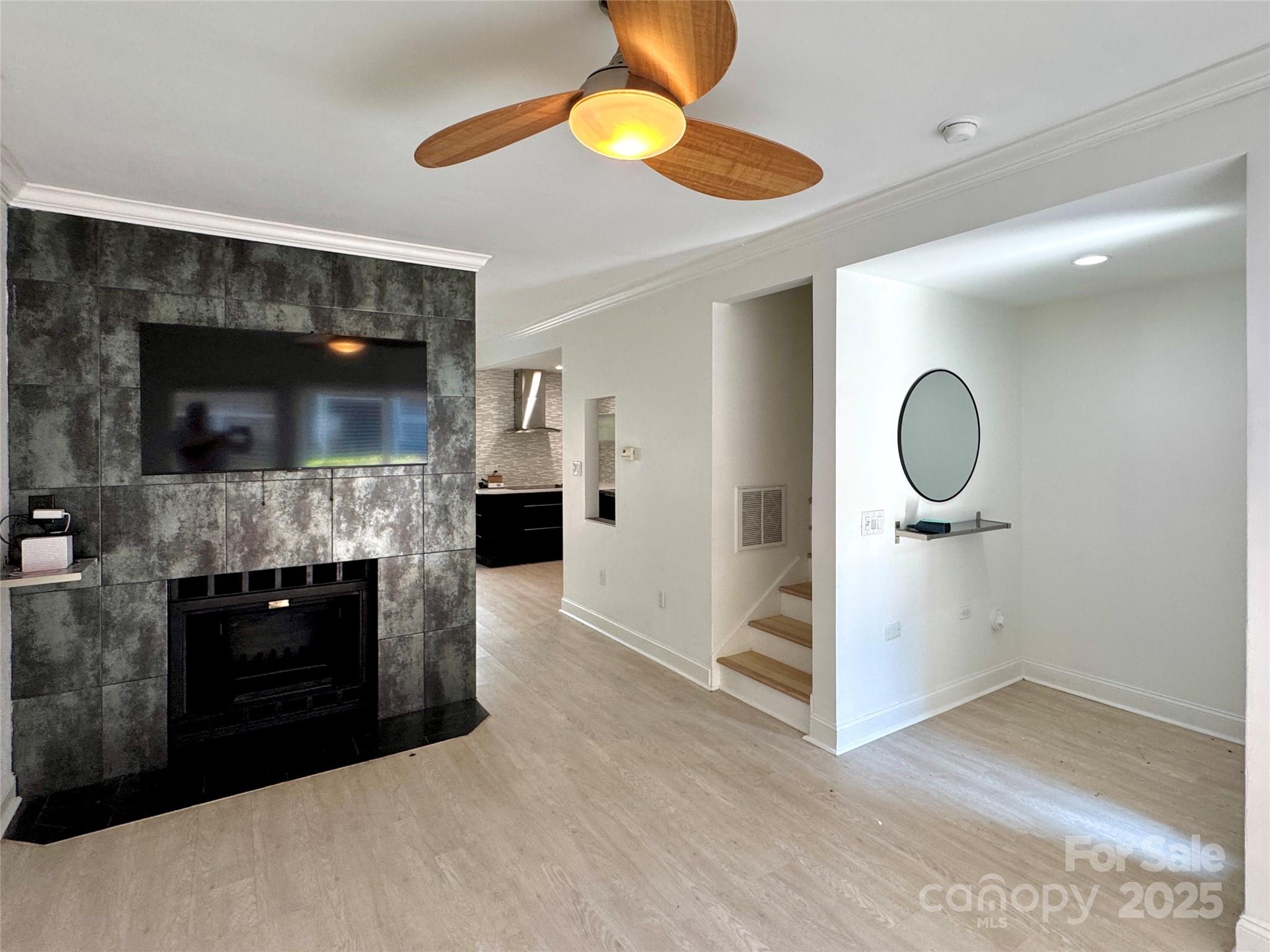 424 W 8th Street
