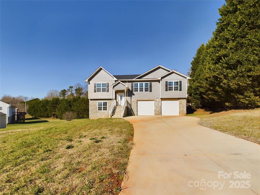 NEW CONSTRUCTION: 3 bed, 2 bath home conveniently located in Mountain View. Vinyl plank flooring, kitchen island, full basement, 2 car garage, and back deck.