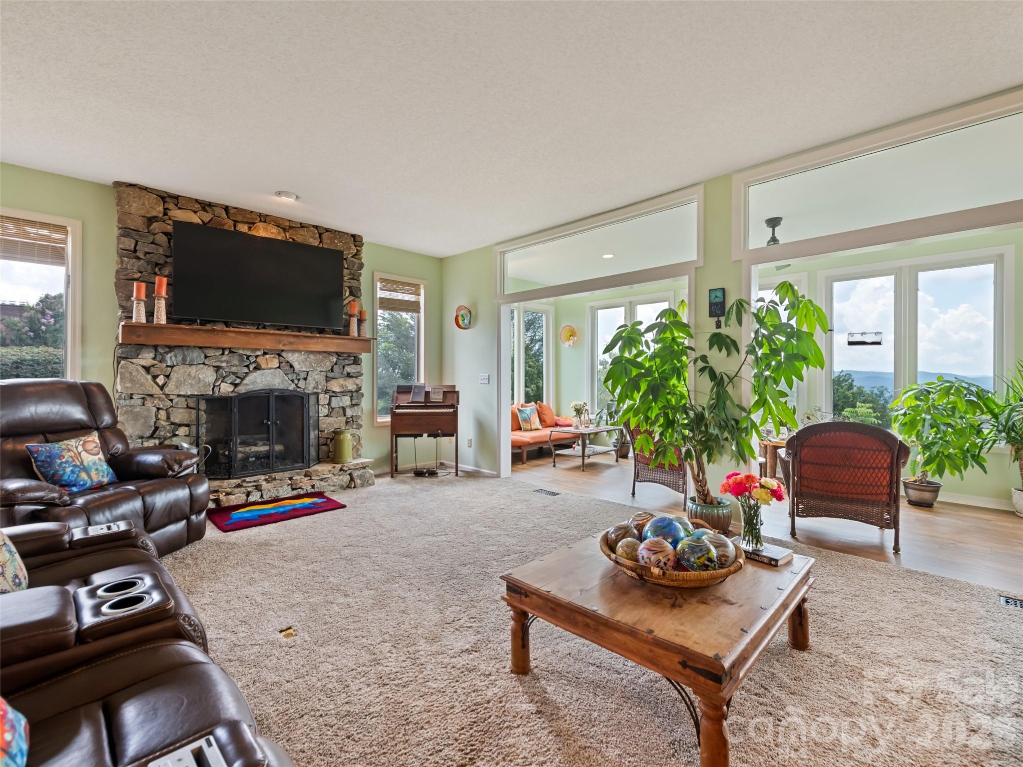 1401 Fleetwood Plaza 1