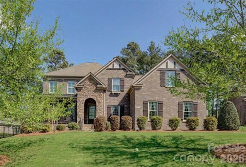 Photo of 13017 Avila Court, Charlotte, NC 28278 (MLS # 4358276)