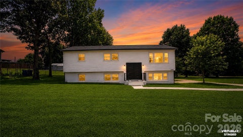 Photo of 2330 40th Avenue Court NE, Hickory, NC 28601 (MLS # 4398314)