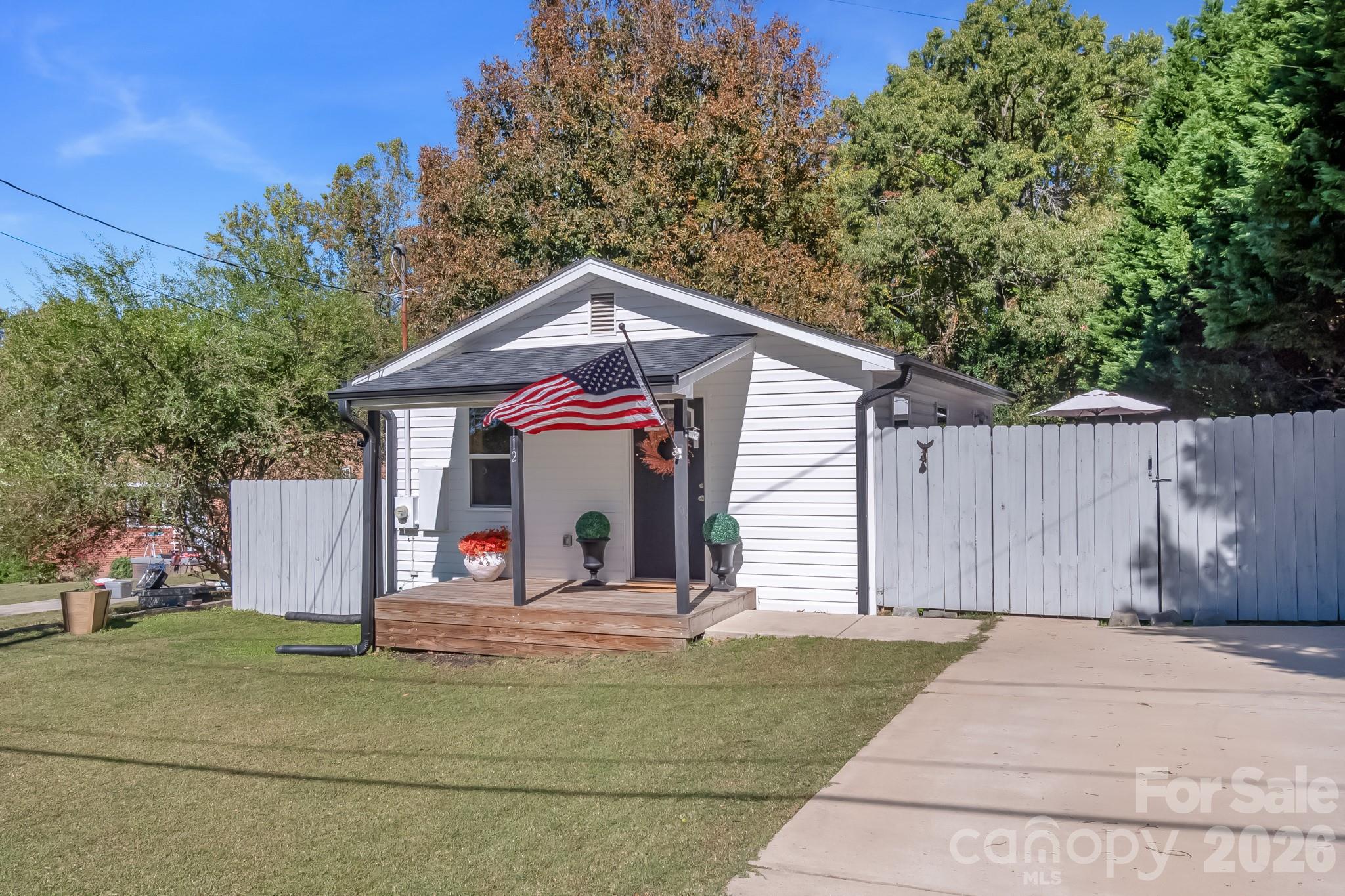 112 W Poplar Street