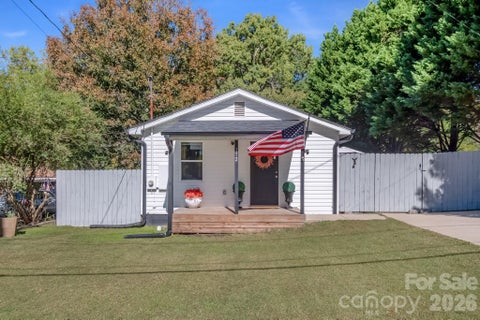 Photo of 112 W Poplar Street, Stanley, NC 28164 (MLS # 4432870)