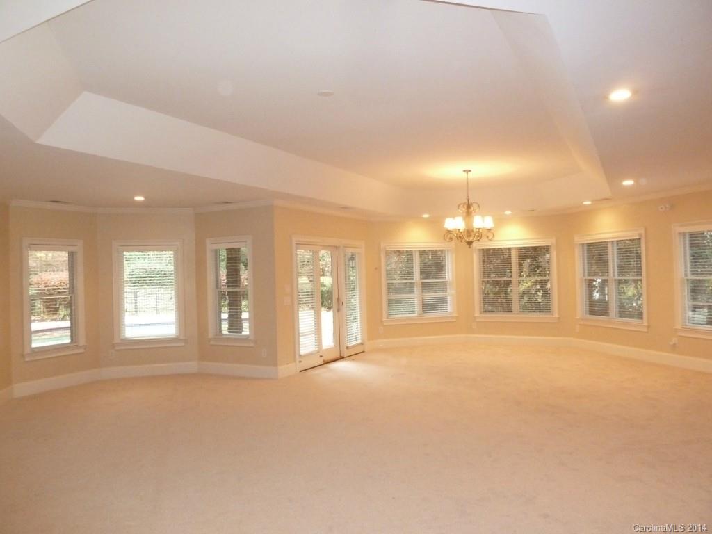 The Peninsula - Residential