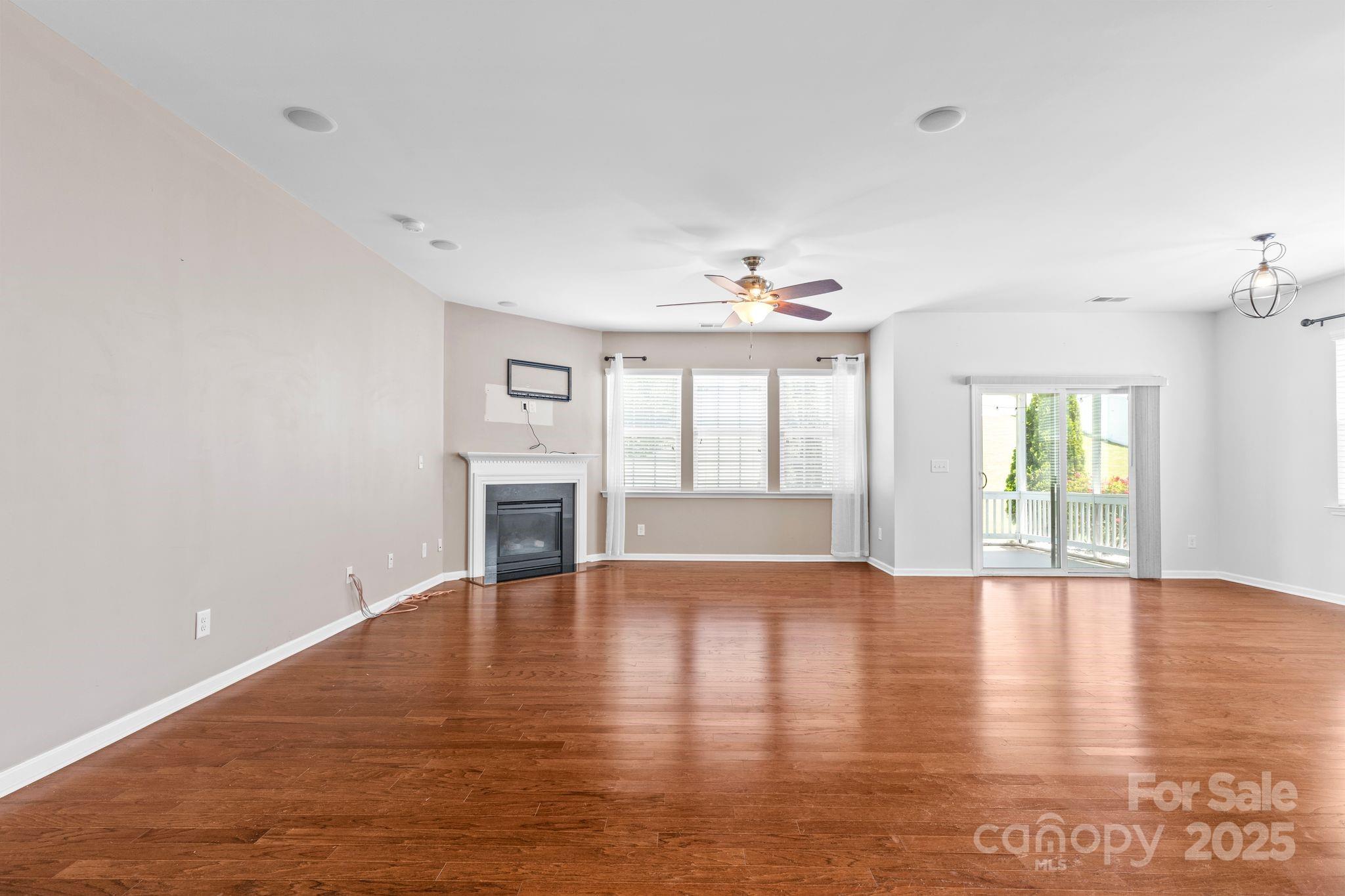 159 E Warfield Drive