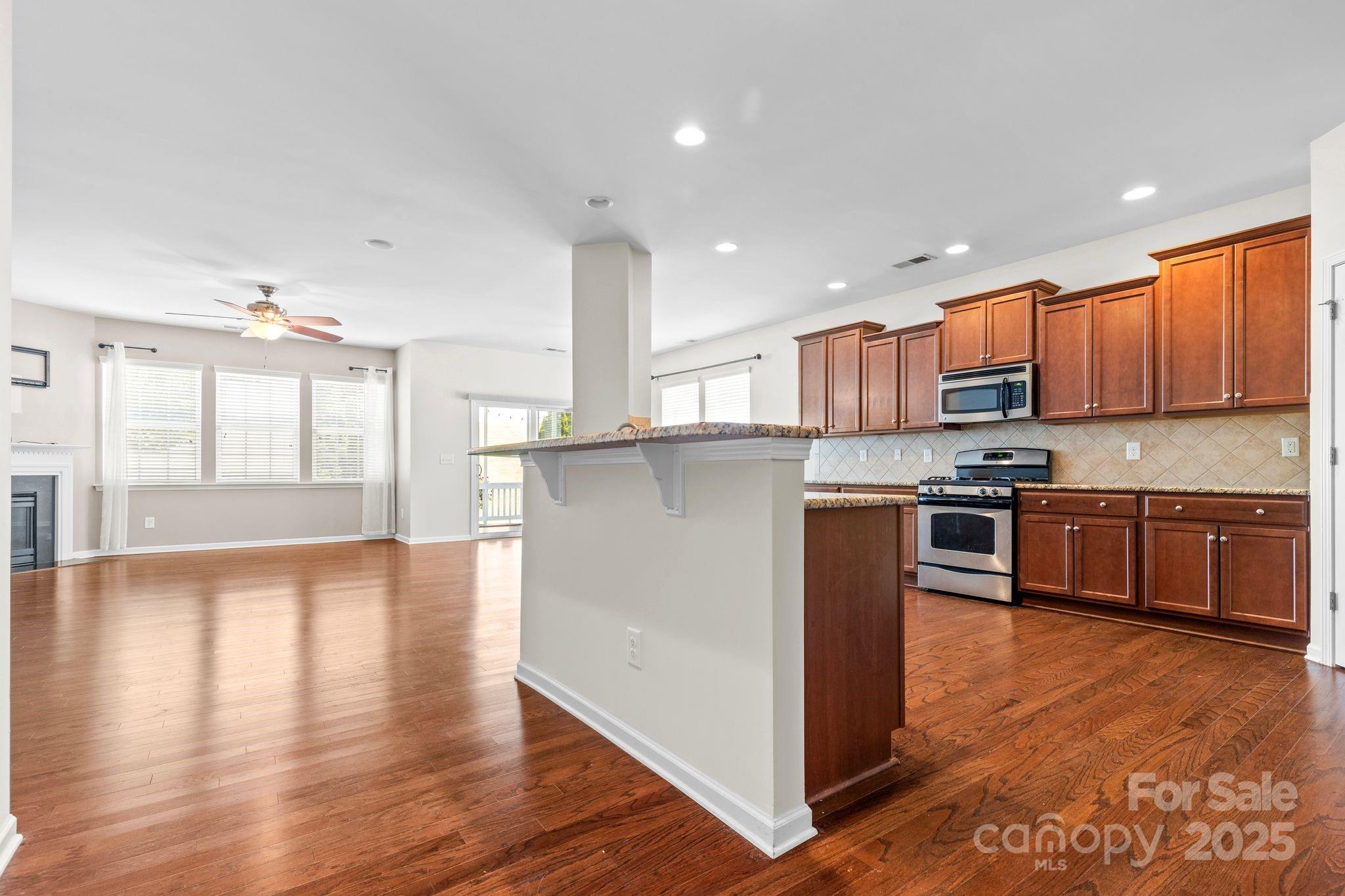 159 E Warfield Drive