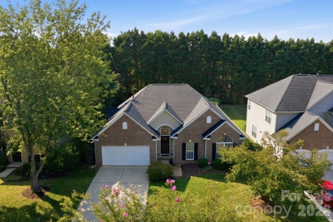 Photo of 12602 Kemerton Lane, Huntersville, NC 28078 (MLS # 4416314)