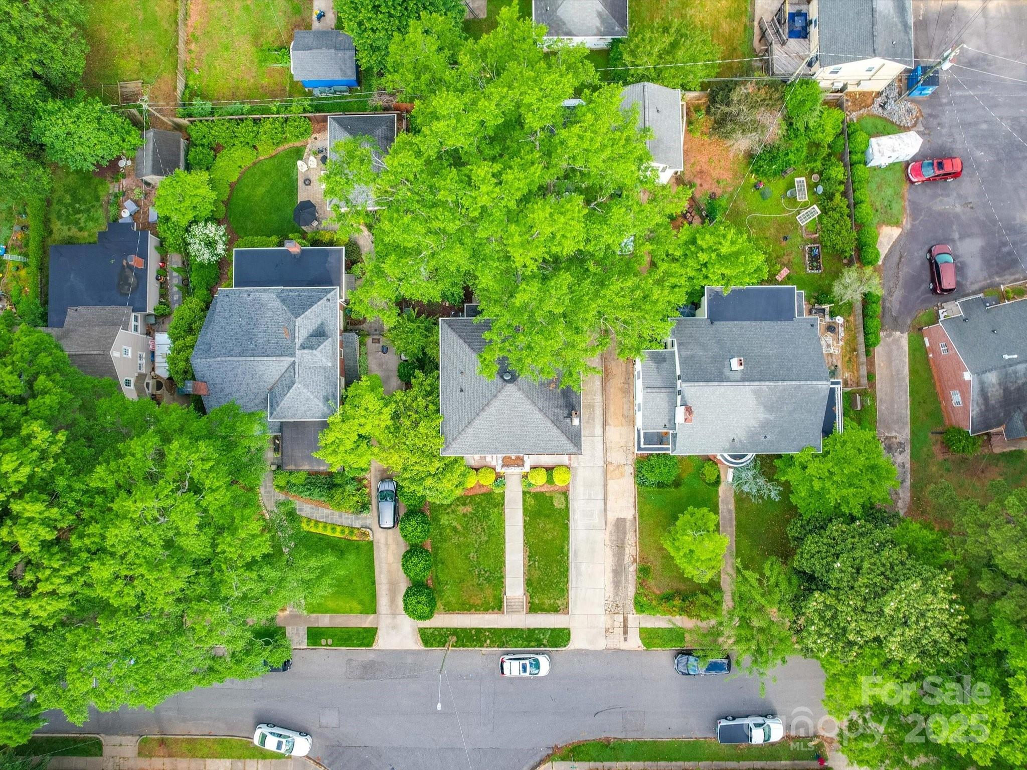 907 Edgewood Circle