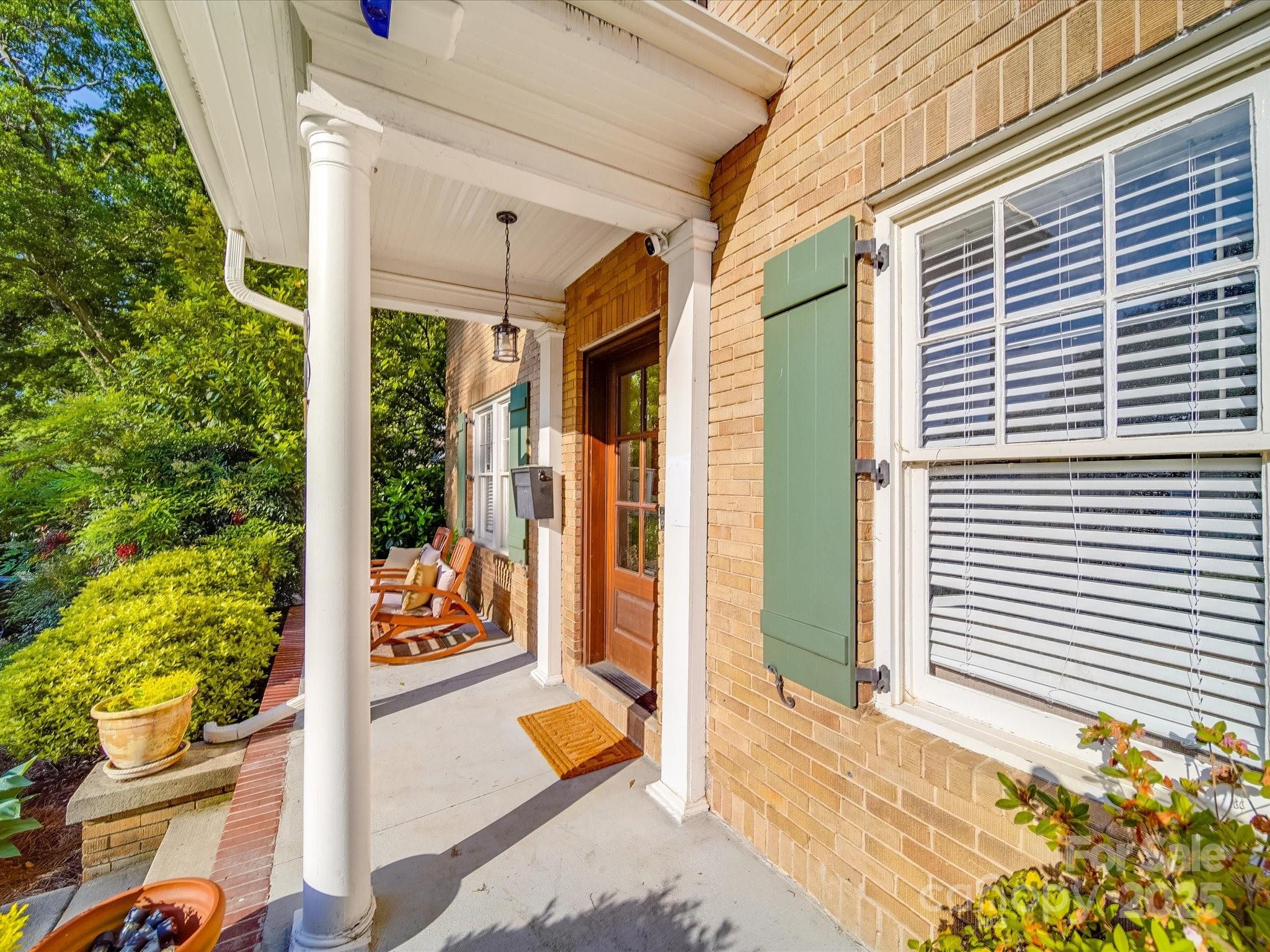 907 Edgewood Circle