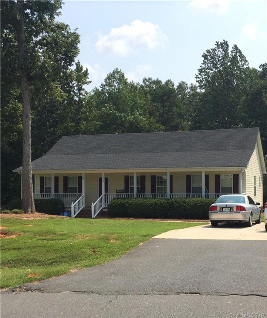 Great 3 bed/2 bath home. Great room with vaulted ceilings, fireplace gas logs, split bedroom floor plan. Located minutes from I-77. Large front porch.