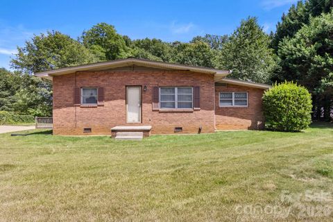 Photo of 201 Peach Street, Shelby, NC 28150 (MLS # 4397946)