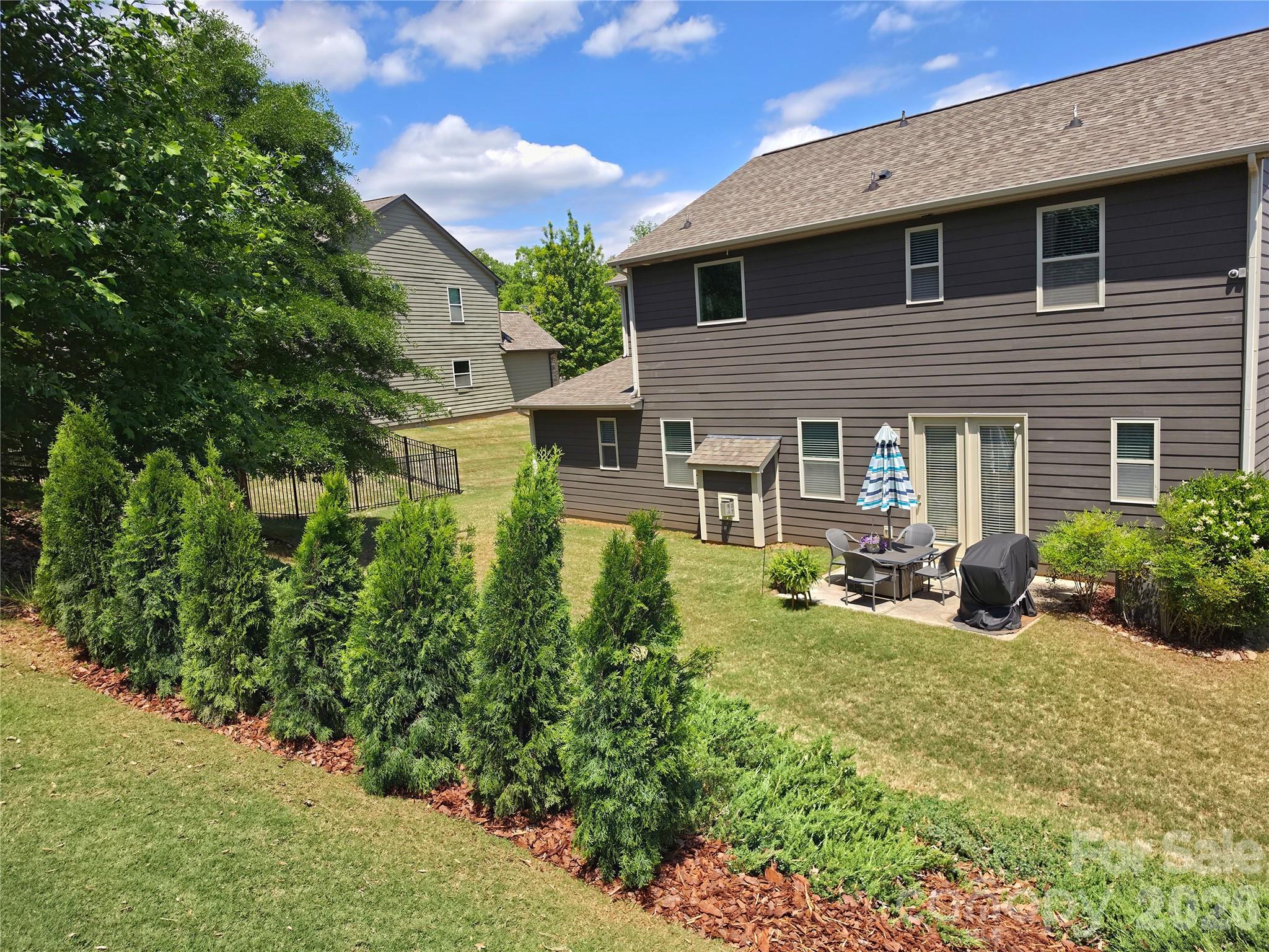Lake Crest - Residential