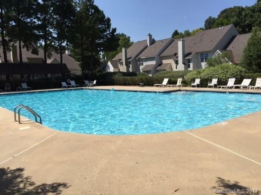 Nice Townhouse/Condo  in a beautiful and quiet Subdivision with community pool. Open floor plan with two large bedrooms upstairs. Cozy front porch and spacious patio in the back.  It won't last long. Bring all kind of offers.
Motivated Seller.