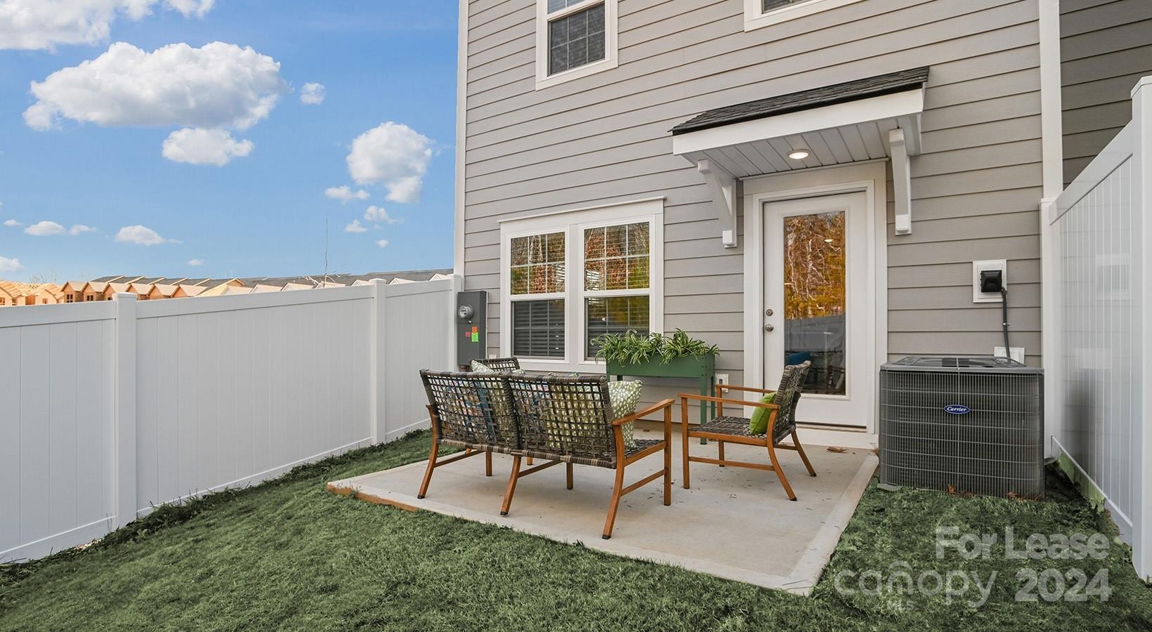 Charlotte, North Carolina 28216, United States, 4 Bedrooms Bedrooms, ,3 BathroomsBathrooms,Residential,Active,54167