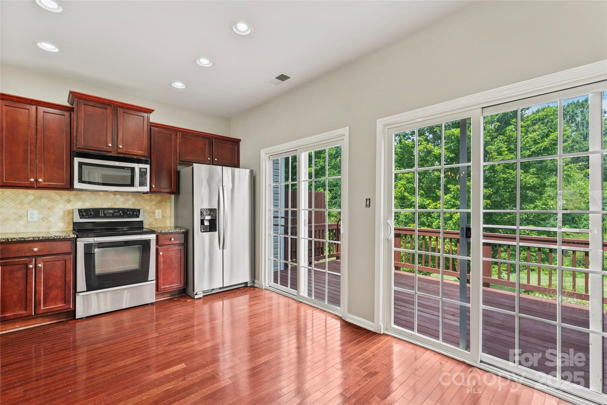 9768 Walkers Glen Drive NW