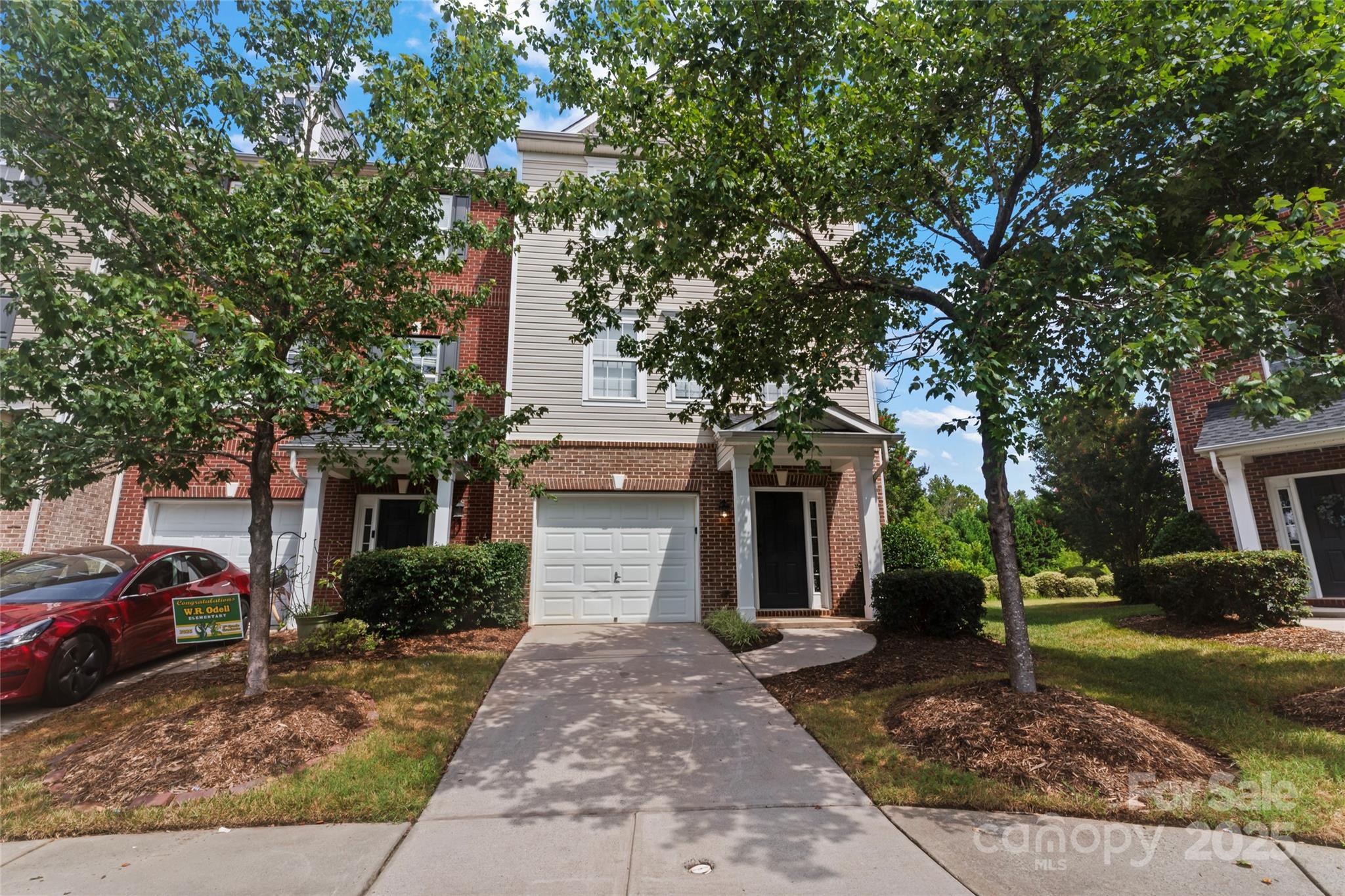 9768 Walkers Glen Drive NW